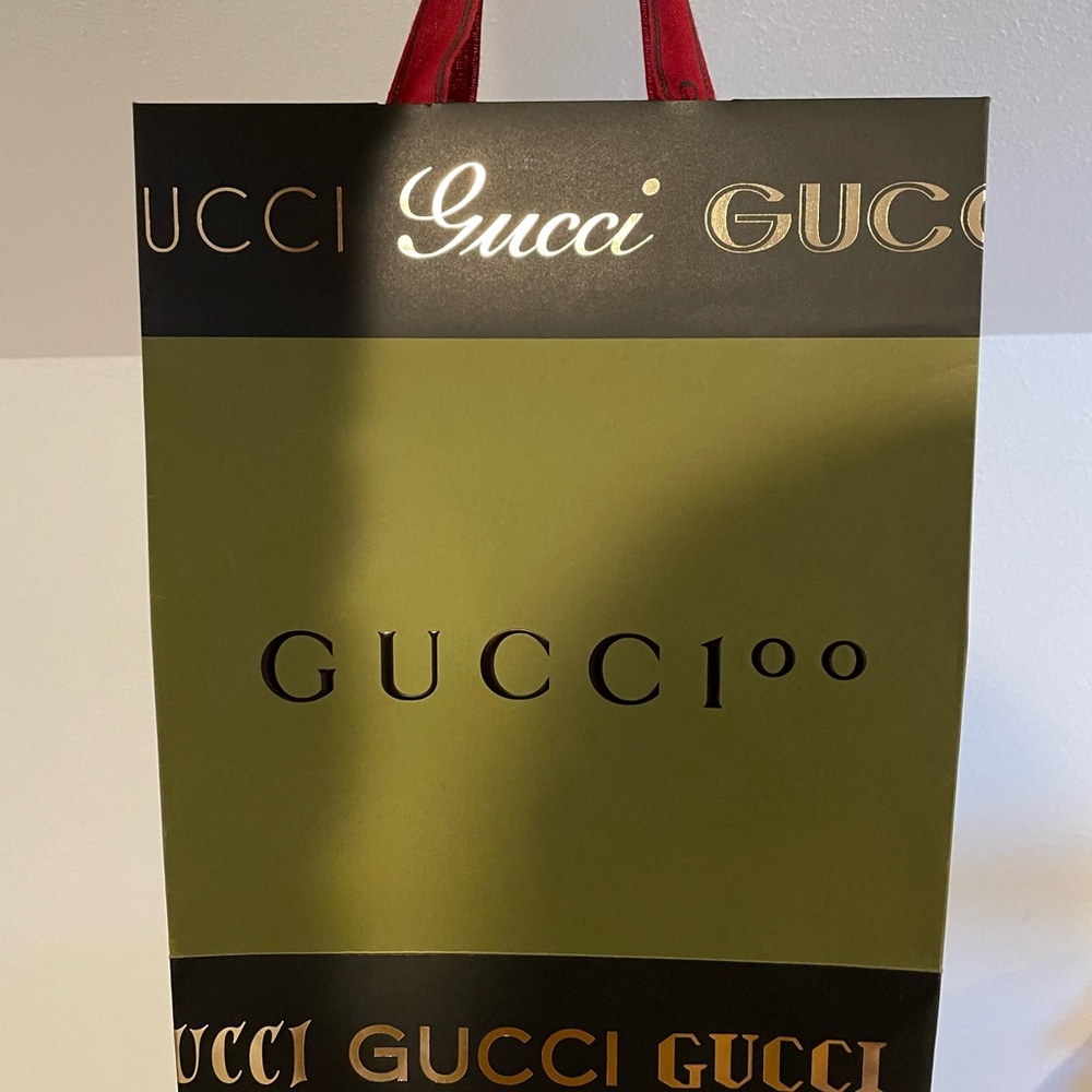 Men’s Gucci belt, never worn.